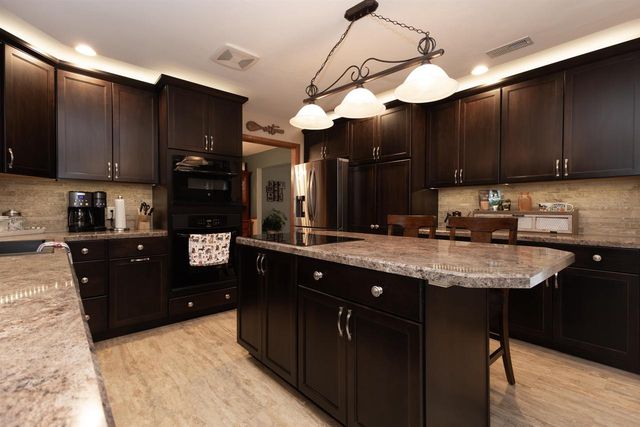 1919 BROOKFIELD DRIVE, Neenah, WI 54956