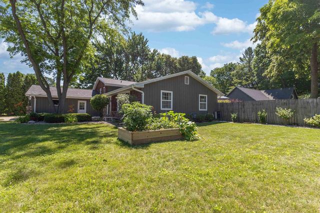 1919 BROOKFIELD DRIVE, Neenah, WI 54956
