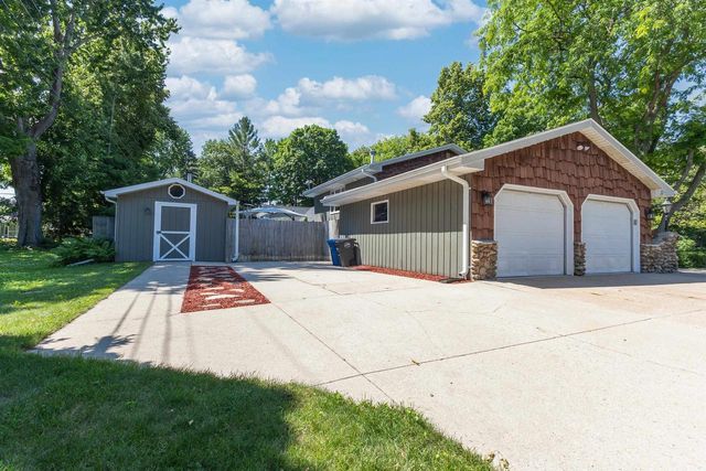 1919 BROOKFIELD DRIVE, Neenah, WI 54956