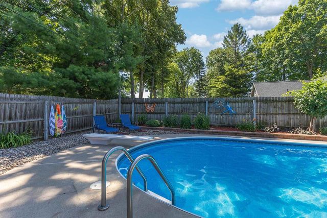 1919 BROOKFIELD DRIVE, Neenah, WI 54956