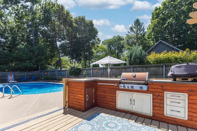 1919 BROOKFIELD DRIVE, Neenah, WI 54956