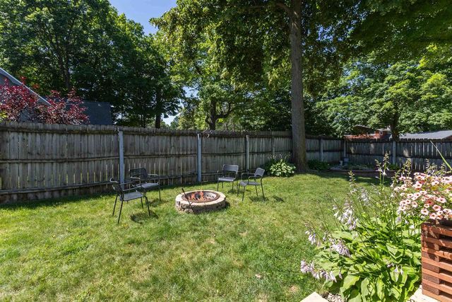 1919 BROOKFIELD DRIVE, Neenah, WI 54956