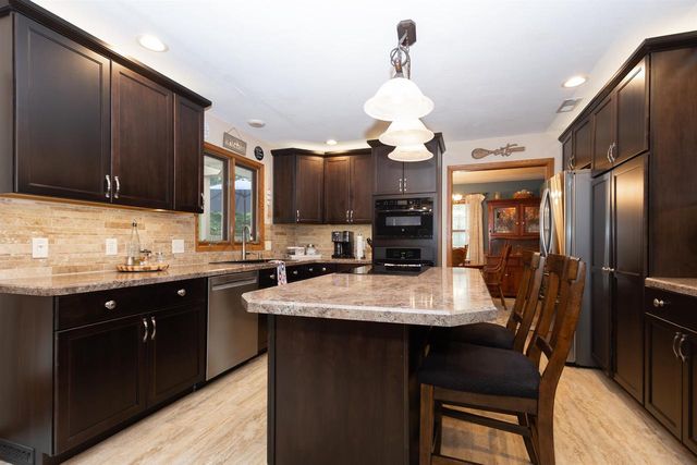 1919 BROOKFIELD DRIVE, Neenah, WI 54956