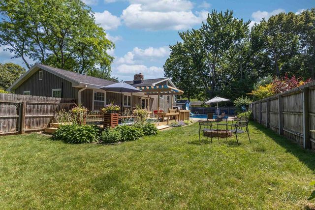 1919 BROOKFIELD DRIVE, Neenah, WI 54956