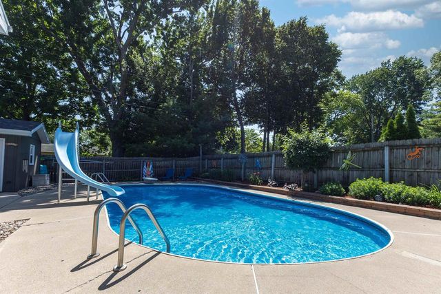 1919 BROOKFIELD DRIVE, Neenah, WI 54956