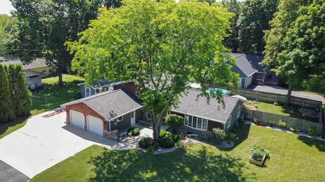 1919 BROOKFIELD DRIVE, Neenah, WI 54956