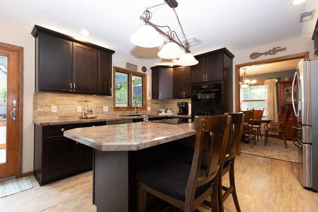 1919 BROOKFIELD DRIVE, Neenah, WI 54956