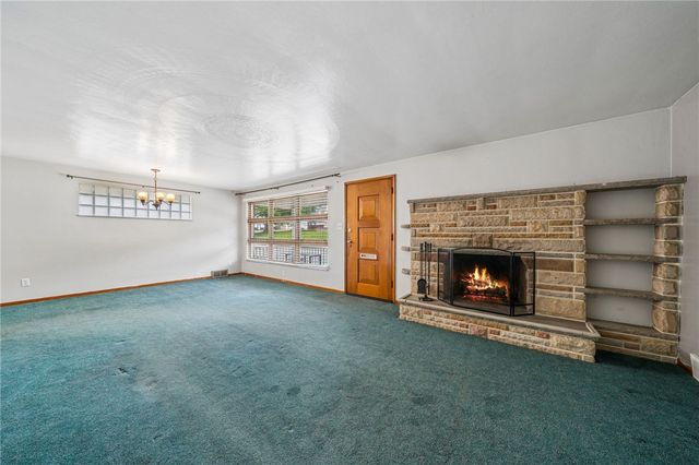 1904 Ohio Ave, White Oak, PA 15131