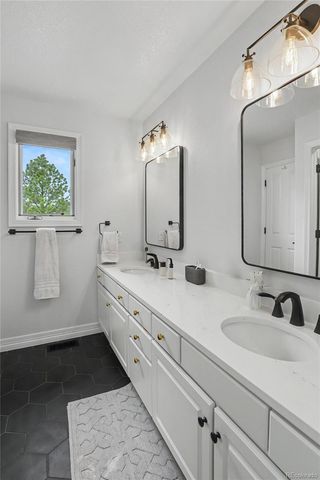 7499 S Genoa Circle, Centennial, CO 80016