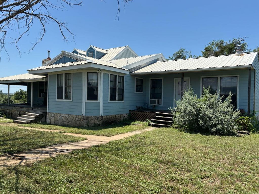 1720 County Road 276, Bertram, TX 78605