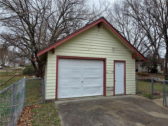713 N 9th Street, Independence, KS 67301