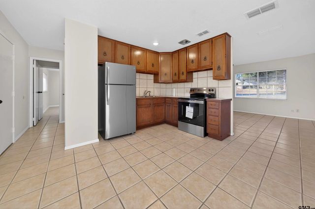 734 Pinkerton Dr, Tyler, TX 75701