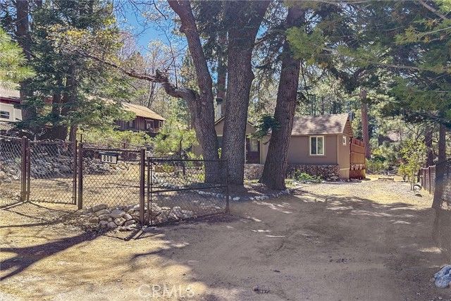 800 Eureka Drive, Big Bear Lake, CA 92315