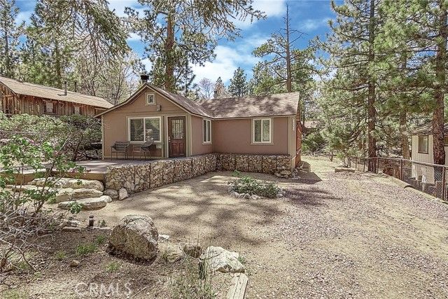 800 Eureka Drive, Big Bear Lake, CA 92315