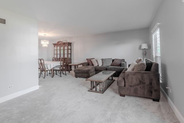 19825 S Farmington Lane, Frankfort, IL 60423