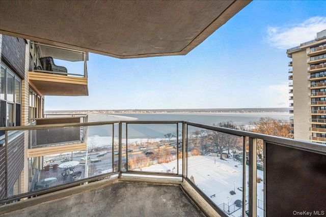 17-85 215th Street 9L, Bayside, NY 11360