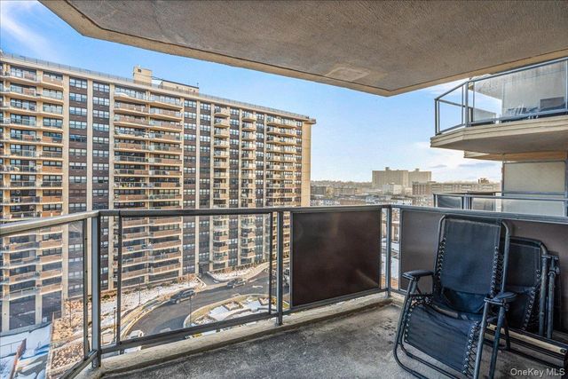 17-85 215th Street 9L, Bayside, NY 11360