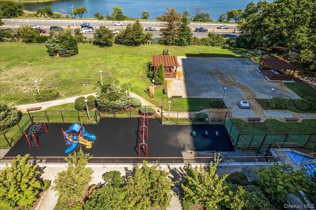 17-85 215th Street 9L, Bayside, NY 11360