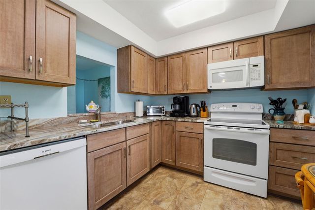 820 CAPRI ISLES BOULEVARD 202, Venice, FL 34292