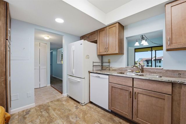 820 CAPRI ISLES BOULEVARD 202, Venice, FL 34292