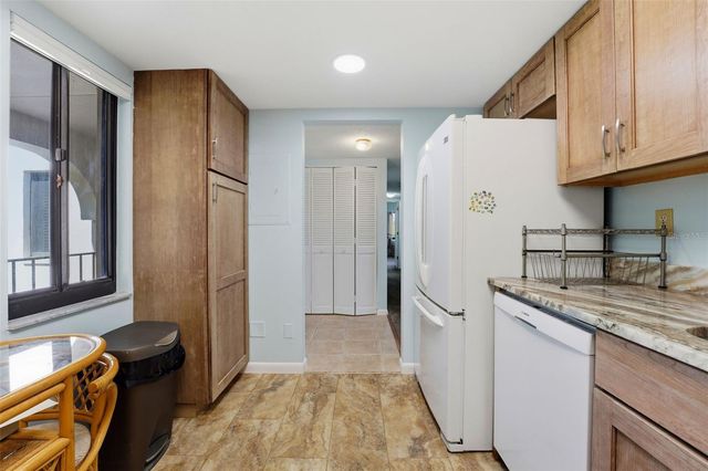 820 CAPRI ISLES BOULEVARD 202, Venice, FL 34292