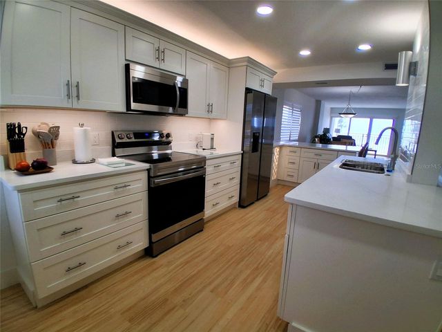 19 WHISPERING SANDS DRIVE 401, Sarasota, FL 34242