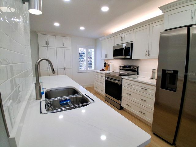 19 WHISPERING SANDS DRIVE 401, Sarasota, FL 34242