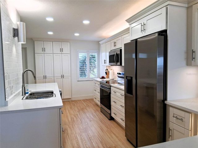 19 WHISPERING SANDS DRIVE 401, Sarasota, FL 34242