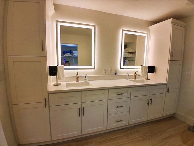 19 WHISPERING SANDS DRIVE 401, Sarasota, FL 34242