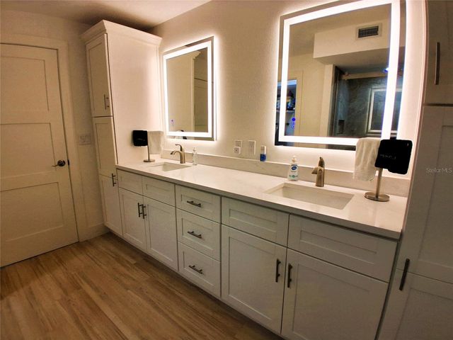 19 WHISPERING SANDS DRIVE 401, Sarasota, FL 34242