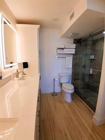 19 WHISPERING SANDS DRIVE 401, Sarasota, FL 34242