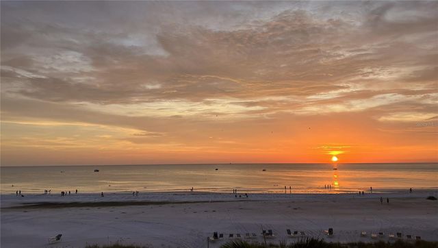 19 WHISPERING SANDS DRIVE 401, Sarasota, FL 34242