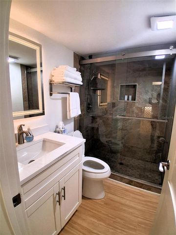 19 WHISPERING SANDS DRIVE 401, Sarasota, FL 34242