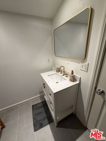 602 602.5 N Maple Drive 602.5, Beverly Hills, CA 90210