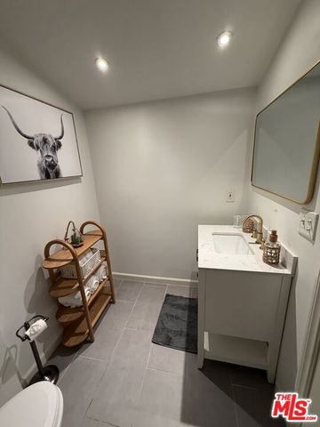 602 602.5 N Maple Drive 602.5, Beverly Hills, CA 90210