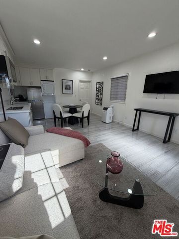 602 602.5 N Maple Drive 602.5, Beverly Hills, CA 90210