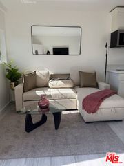 602 602.5 N Maple Drive 602.5, Beverly Hills, CA 90210