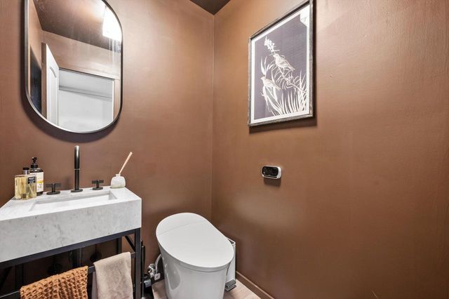 W341N6716 Lancelot DRIVE, Oconomowoc, WI 53066