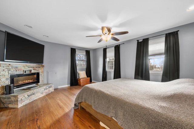 W341N6716 Lancelot DRIVE, Oconomowoc, WI 53066