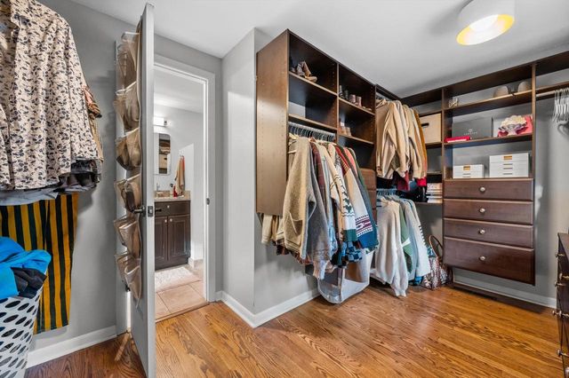 W341N6716 Lancelot DRIVE, Oconomowoc, WI 53066