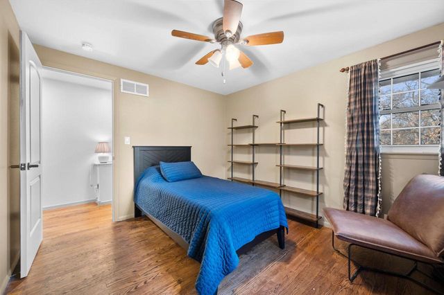 W341N6716 Lancelot DRIVE, Oconomowoc, WI 53066