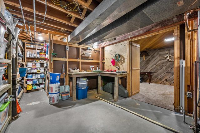 W341N6716 Lancelot DRIVE, Oconomowoc, WI 53066