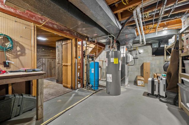 W341N6716 Lancelot DRIVE, Oconomowoc, WI 53066