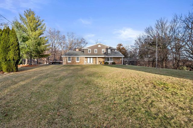 W341N6716 Lancelot DRIVE, Oconomowoc, WI 53066