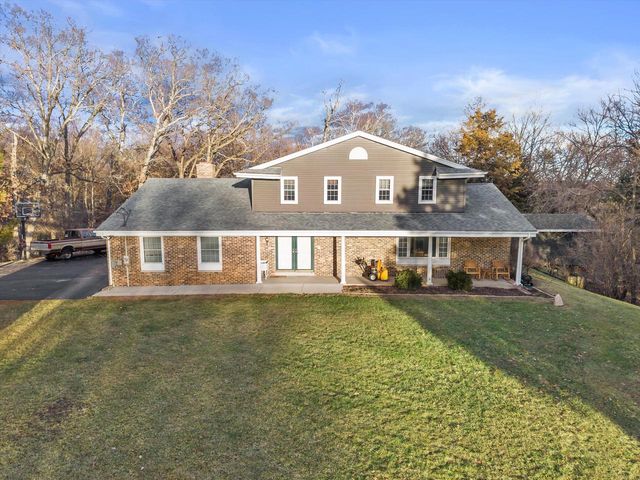 W341N6716 Lancelot DRIVE, Oconomowoc, WI 53066