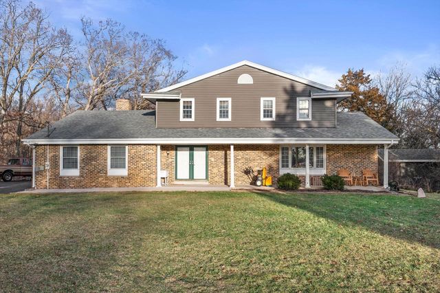 W341N6716 Lancelot DRIVE, Oconomowoc, WI 53066