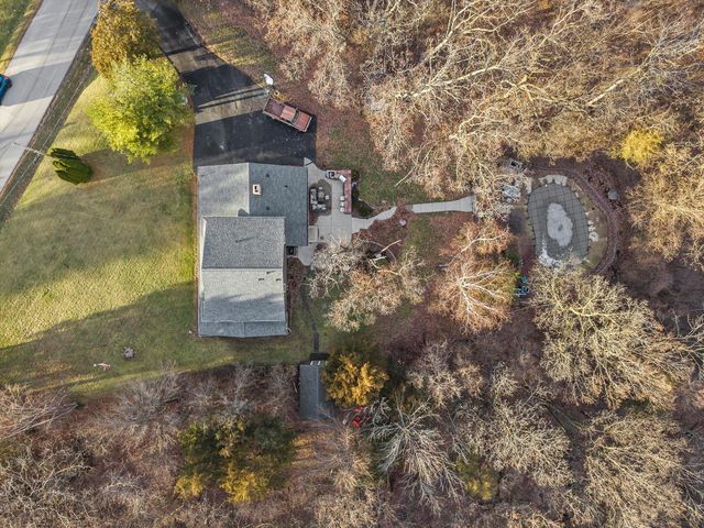 W341N6716 Lancelot DRIVE, Oconomowoc, WI 53066