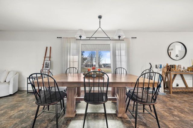 W341N6716 Lancelot DRIVE, Oconomowoc, WI 53066