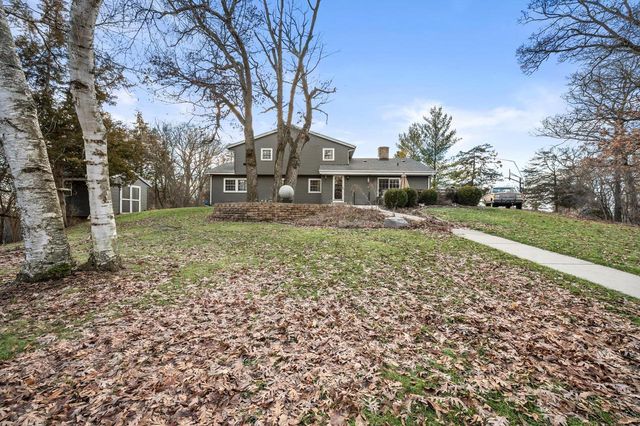 W341N6716 Lancelot DRIVE, Oconomowoc, WI 53066