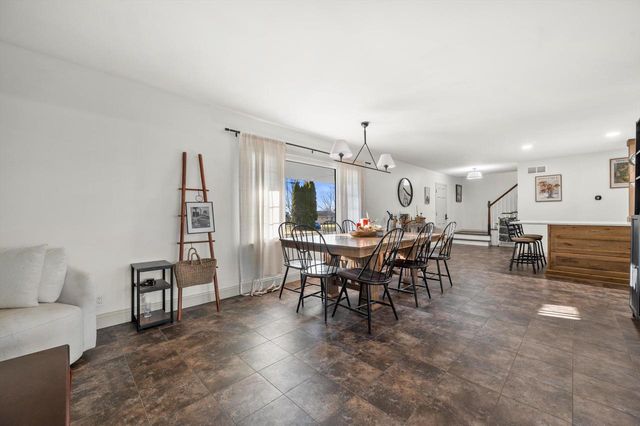 W341N6716 Lancelot DRIVE, Oconomowoc, WI 53066